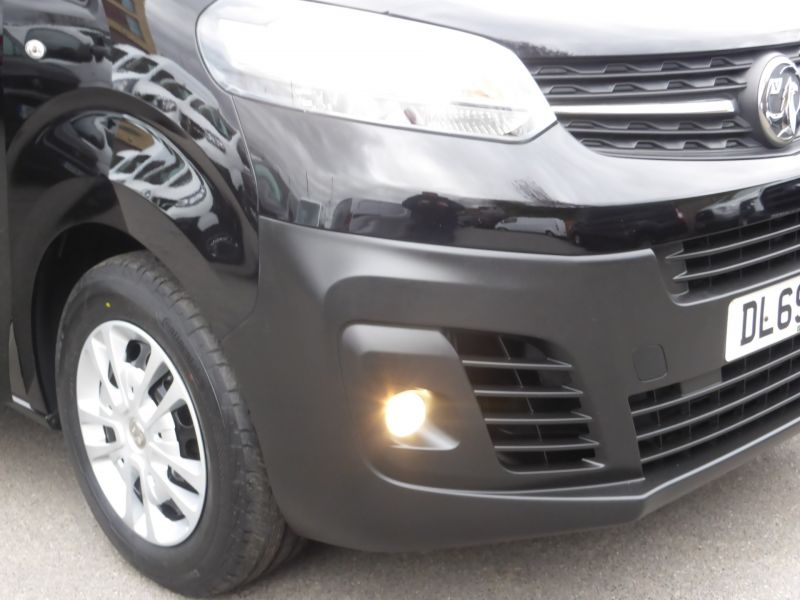 VAUXHALL VIVARO 2900 DYNAMIC L2H1 LWB IN BLACK WITH AIR CONDITIONING,PARKING SENSORS AND MORE - 2638 - 19