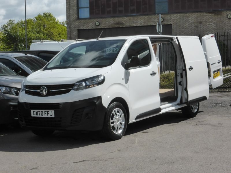 VAUXHALL VIVARO 2900 DYNAMIC L2H1 LWB WITH ONLY 41.000 MILES, AIR CONDITIONING,PARKING SENSORS AND MORE - 2635 - 4