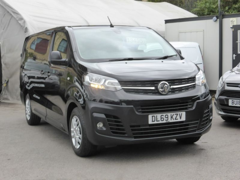 VAUXHALL VIVARO 2900 DYNAMIC L2H1 LWB IN BLACK WITH AIR CONDITIONING,PARKING SENSORS AND MORE - 2638 - 25