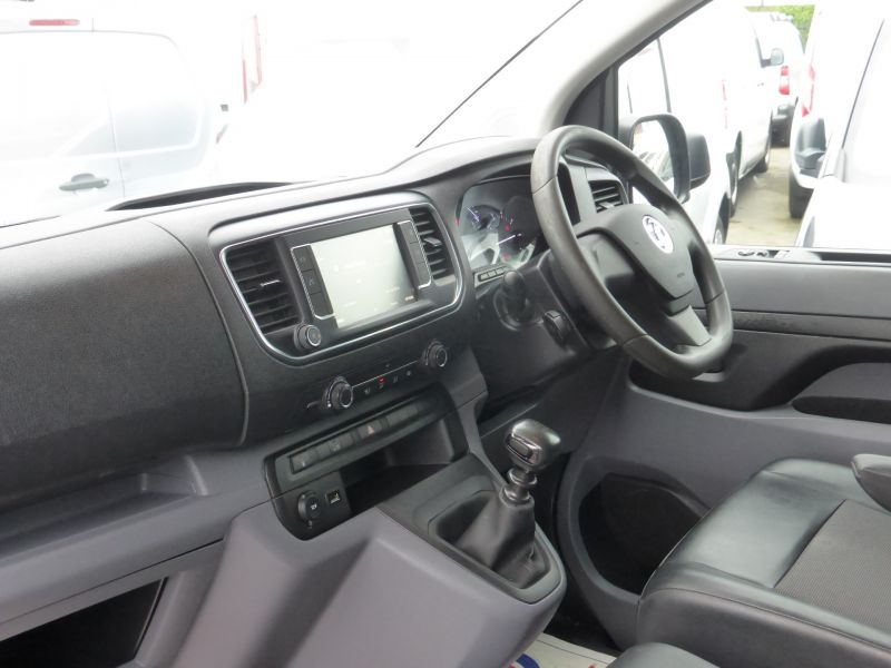 VAUXHALL VIVARO 2900 DYNAMIC L2H1 LWB IN BLACK WITH AIR CONDITIONING,PARKING SENSORS AND MORE - 2638 - 11