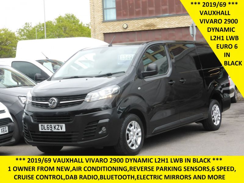 VAUXHALL VIVARO 2900 DYNAMIC L2H1 LWB IN BLACK WITH AIR CONDITIONING,PARKING SENSORS AND MORE - 2638 - 1