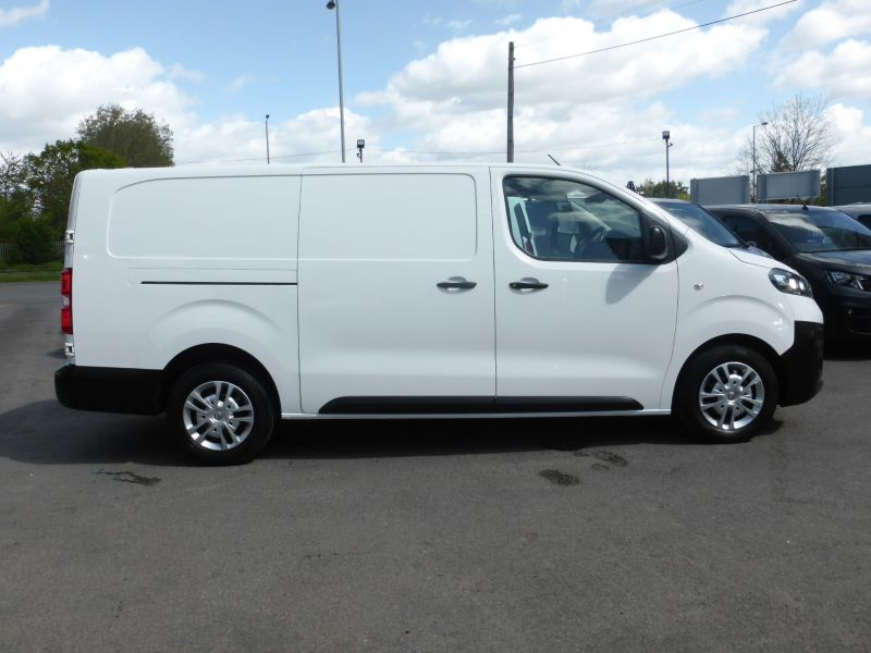 VAUXHALL VIVARO 2900 DYNAMIC L2H1 LWB WITH ONLY 41.000 MILES, AIR CONDITIONING,PARKING SENSORS AND MORE - 2635 - 9