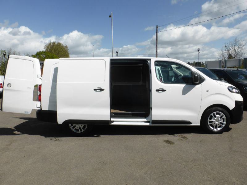VAUXHALL VIVARO 2900 DYNAMIC L2H1 LWB WITH ONLY 41.000 MILES, AIR CONDITIONING,PARKING SENSORS AND MORE - 2635 - 20