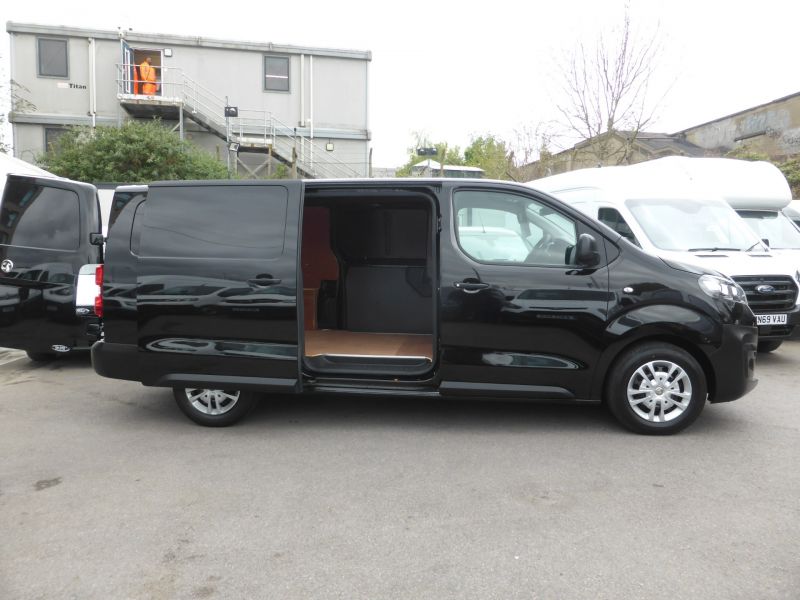 VAUXHALL VIVARO 2900 DYNAMIC L2H1 LWB IN BLACK WITH AIR CONDITIONING,PARKING SENSORS AND MORE - 2638 - 21
