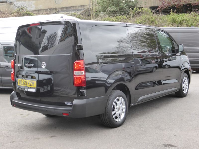 VAUXHALL VIVARO 2900 DYNAMIC L2H1 LWB IN BLACK WITH AIR CONDITIONING,PARKING SENSORS AND MORE - 2638 - 6