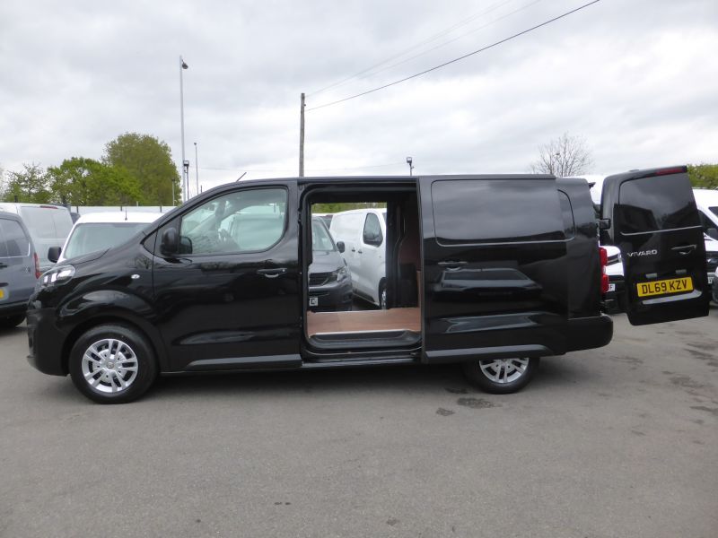 VAUXHALL VIVARO 2900 DYNAMIC L2H1 LWB IN BLACK WITH AIR CONDITIONING,PARKING SENSORS AND MORE - 2638 - 22