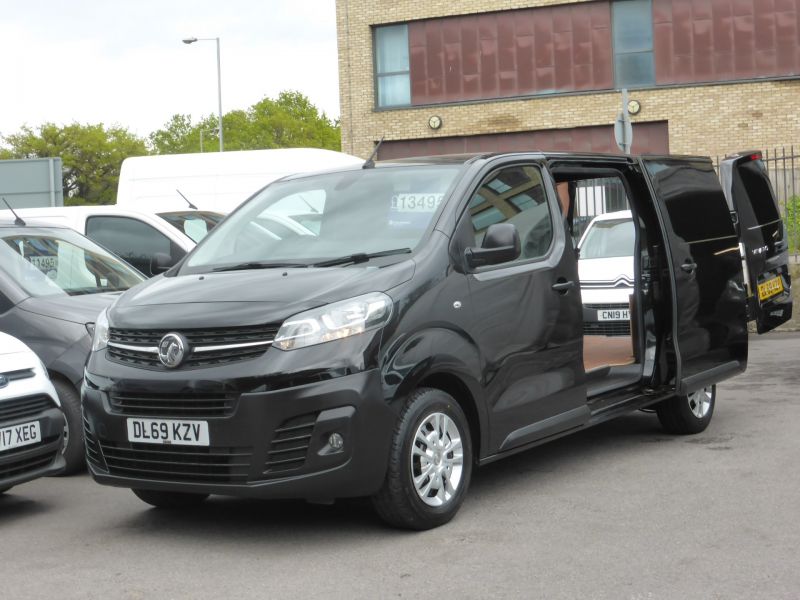 VAUXHALL VIVARO 2900 DYNAMIC L2H1 LWB IN BLACK WITH AIR CONDITIONING,PARKING SENSORS AND MORE - 2638 - 2