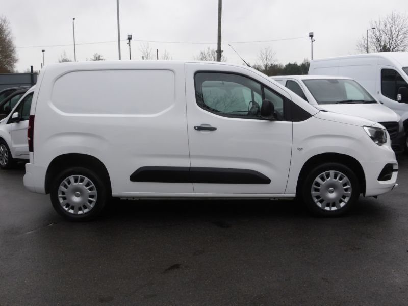 VAUXHALL COMBO 2300 SPORTIVE L1 SWB WITH ONLY 30.000 MILES,AIR CONDITIONING,PARKING SENSORS,CRUISE CONTROL AND MORE - 2780 - 8