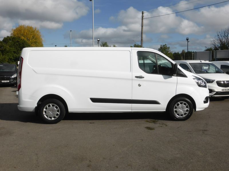 FORD TRANSIT CUSTOM 300 TREND L2 H1 LWB WITH ONLY 56.000 MILES,AIR CONDITIONING,PARKING SENSORS,CRUISE CONTROL,BLUETOOTH AND MORE - 2744 - 10