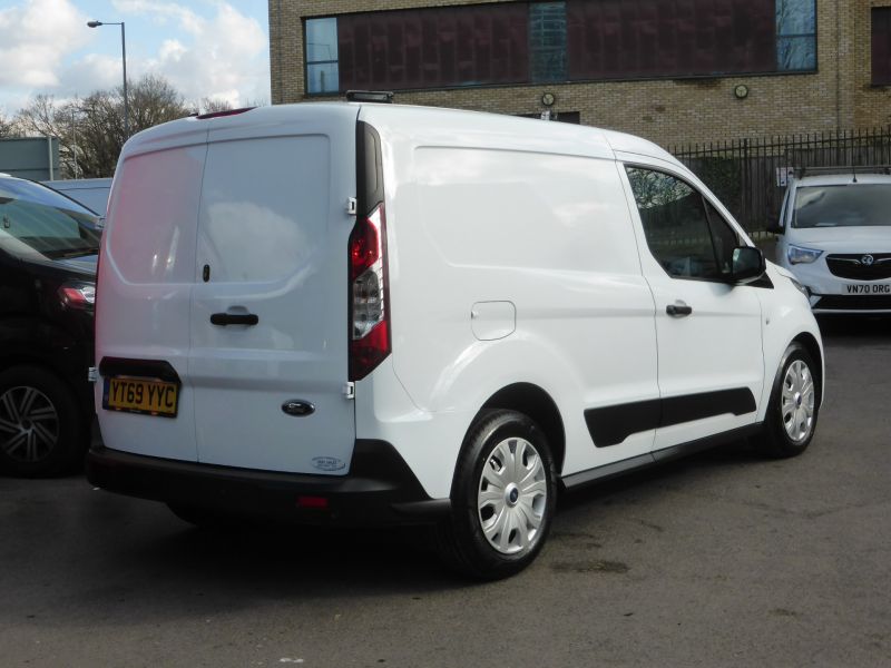 FORD TRANSIT CONNECT 220 TREND AUTOMATIC L1 SWB WITH ONLY 41.000 MILES,SAT NAV,AIR CONDITIONING,REAR CAMERA,PARKING SENSORS + MORE  - 2827 - 6