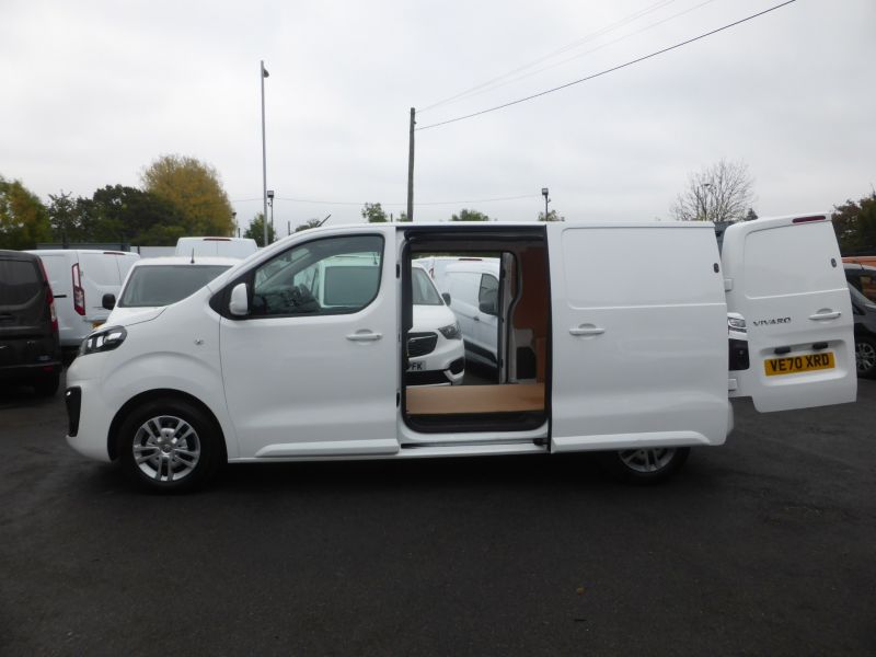 VAUXHALL VIVARO 2700 SPORTIVE L1 SWB WITH SAT NAV,AIR CONDITIONING,PARKING SENSORS AND MORE - 2748 - 21