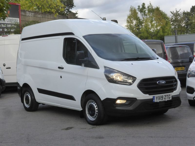 FORD TRANSIT CUSTOM 300 L1 H2 SWB HIGH ROOF WITH AIR CONDITIONING,FRONT+REAR PARKING SENSORS,RACKING SYSTEM AND MORE - 2747 - 3