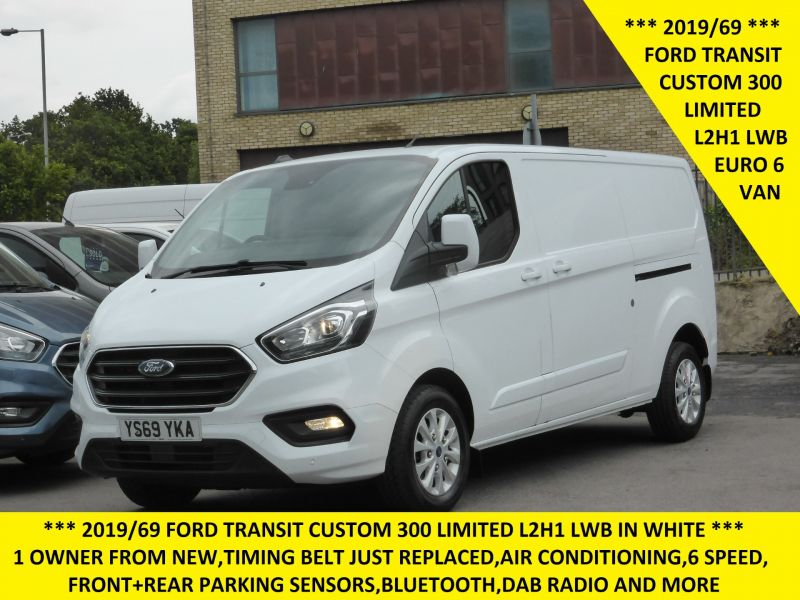 FORD TRANSIT CUSTOM 300 LIMITED L2 LWB WITH AIR CONDITIONING,PARKING SENSORS,HEATED SEATS AND MORE - 2725 - 1