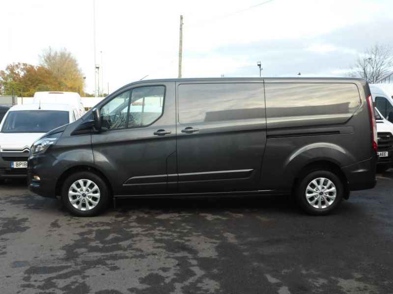 FORD TRANSIT CUSTOM 300 LIMITED ECOBLUE L2 LWB IN GREY WITH ONLY 27.000 MILES, AIR CONDITIONING,PARKING SENSORS,HEATED SEATS AND MORE - 2759 - 9