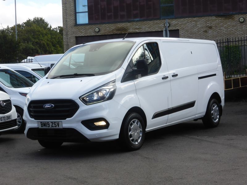 FORD TRANSIT CUSTOM 300 TREND L2 H1 LWB WITH ONLY 56.000 MILES,AIR CONDITIONING,PARKING SENSORS,CRUISE CONTROL,BLUETOOTH AND MORE - 2744 - 2