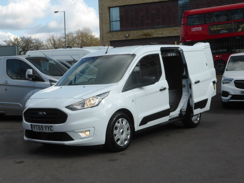 FORD TRANSIT CONNECT 220 TREND AUTOMATIC L1 SWB WITH ONLY 41.000 MILES,SAT NAV,AIR CONDITIONING,REAR CAMERA,PARKING SENSORS + MORE  - 2827 - 2