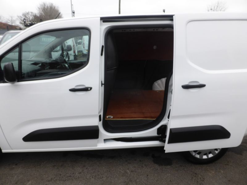 VAUXHALL COMBO 2300 SPORTIVE L1 SWB WITH ONLY 66.000 MILES,AIR CONDITIONING,PARKING SENSORS,BLUETOOTH AND MORE - 2794 - 18