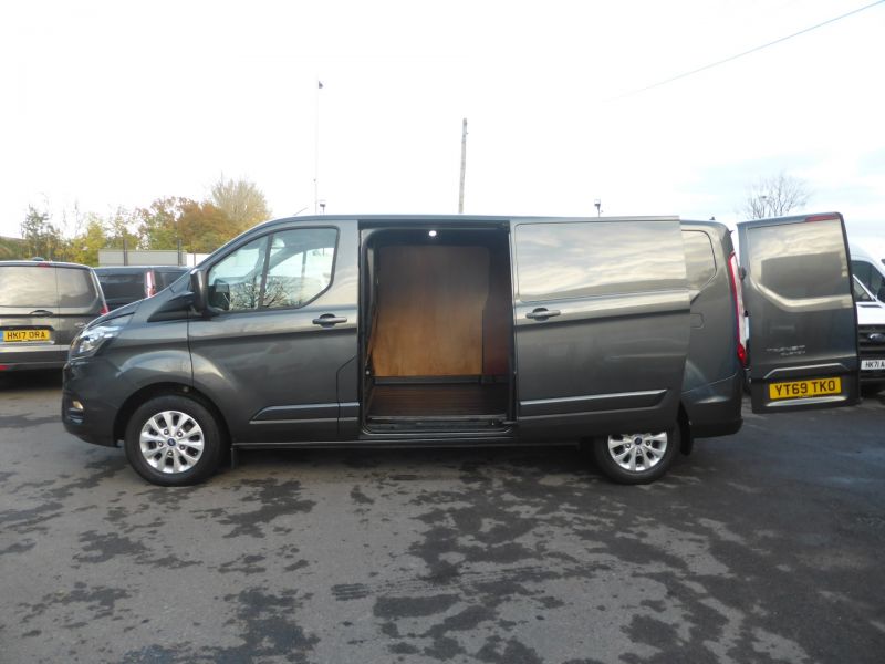 FORD TRANSIT CUSTOM 300 LIMITED ECOBLUE L2 LWB IN GREY WITH ONLY 27.000 MILES, AIR CONDITIONING,PARKING SENSORS,HEATED SEATS AND MORE - 2759 - 19