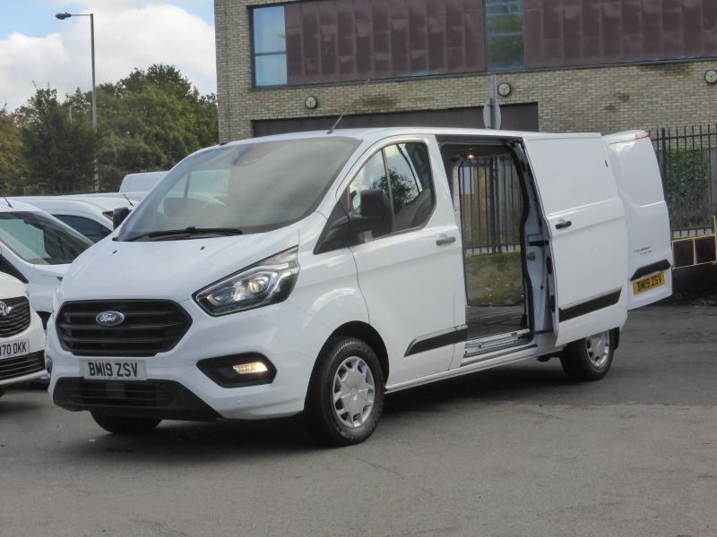 FORD TRANSIT CUSTOM 300 TREND L2 H1 LWB WITH ONLY 56.000 MILES,AIR CONDITIONING,PARKING SENSORS,CRUISE CONTROL,BLUETOOTH AND MORE - 2744 - 23