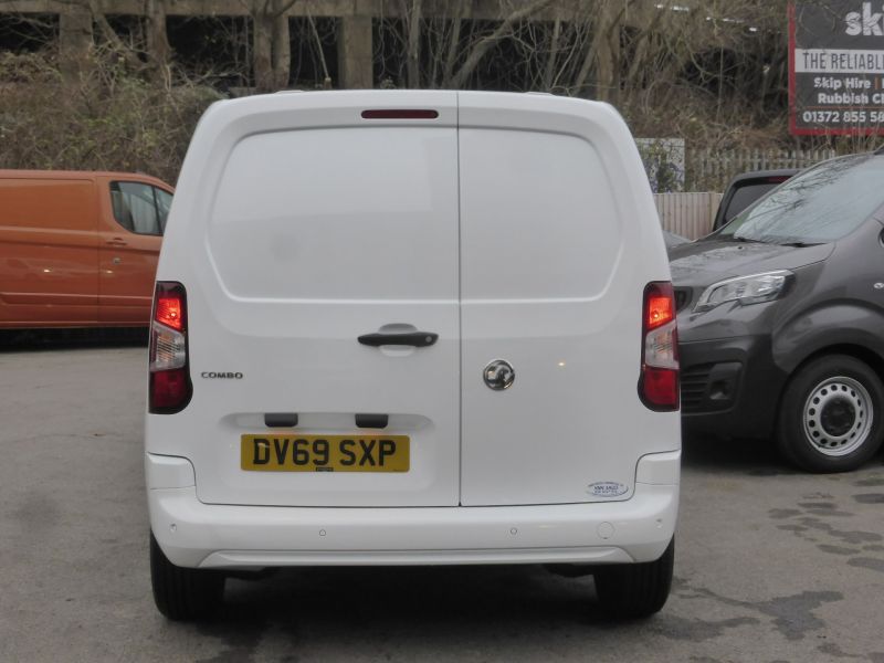 VAUXHALL COMBO 2300 SPORTIVE L1 SWB WITH ONLY 66.000 MILES,AIR CONDITIONING,PARKING SENSORS,BLUETOOTH AND MORE - 2794 - 6