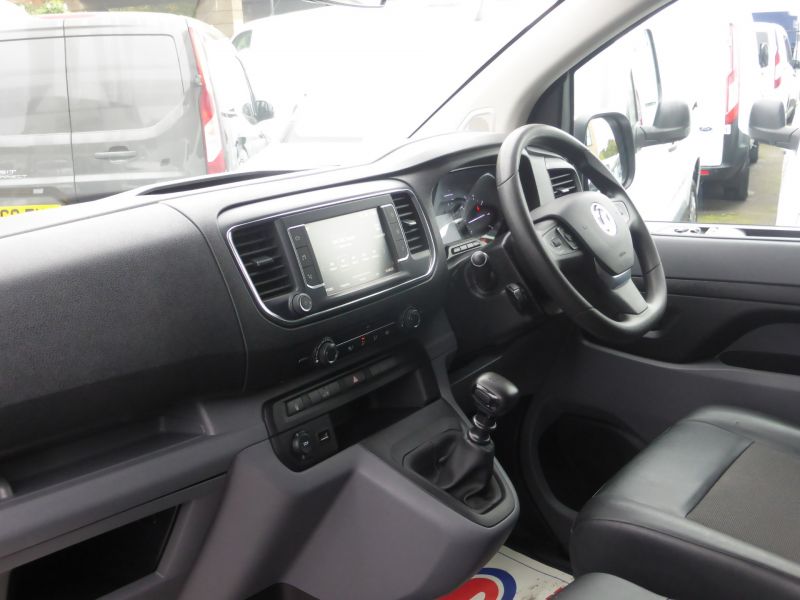 VAUXHALL VIVARO 2700 SPORTIVE L1 SWB WITH SAT NAV,AIR CONDITIONING,PARKING SENSORS AND MORE - 2748 - 12