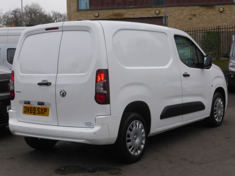 VAUXHALL COMBO 2300 SPORTIVE L1 SWB WITH ONLY 66.000 MILES,AIR CONDITIONING,PARKING SENSORS,BLUETOOTH AND MORE - 2794 - 5