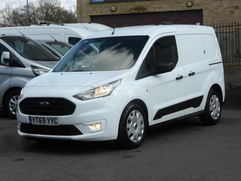 FORD TRANSIT CONNECT 220 TREND AUTOMATIC L1 SWB WITH ONLY 41.000 MILES,SAT NAV,AIR CONDITIONING,REAR CAMERA,PARKING SENSORS + MORE  - 2827 - 21