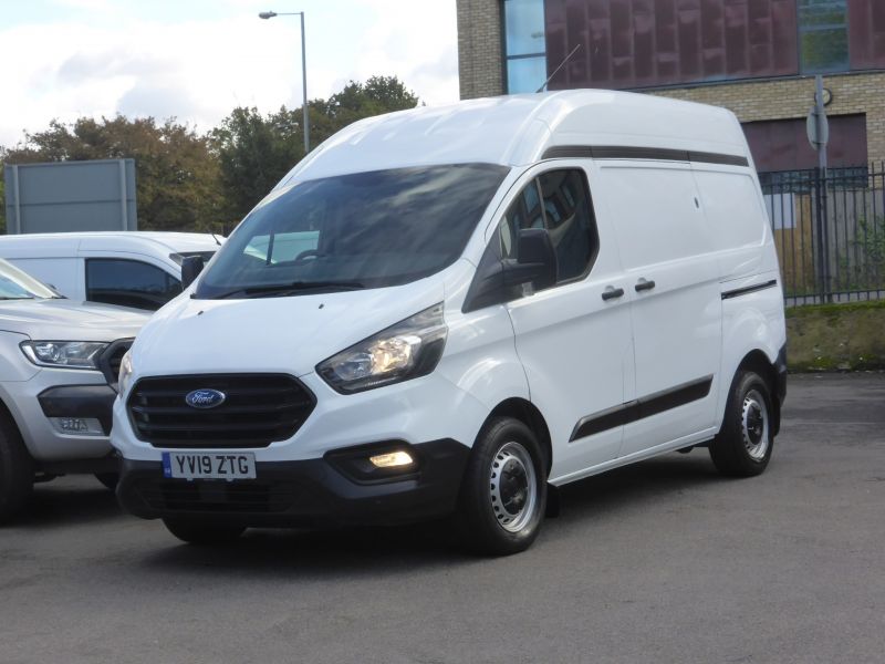 FORD TRANSIT CUSTOM 300 L1 H2 SWB HIGH ROOF WITH AIR CONDITIONING,FRONT+REAR PARKING SENSORS,RACKING SYSTEM AND MORE - 2747 - 23