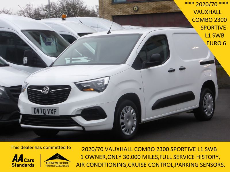 VAUXHALL COMBO 2300 SPORTIVE L1 SWB WITH ONLY 30.000 MILES,AIR CONDITIONING,PARKING SENSORS,CRUISE CONTROL AND MORE - 2780 - 1