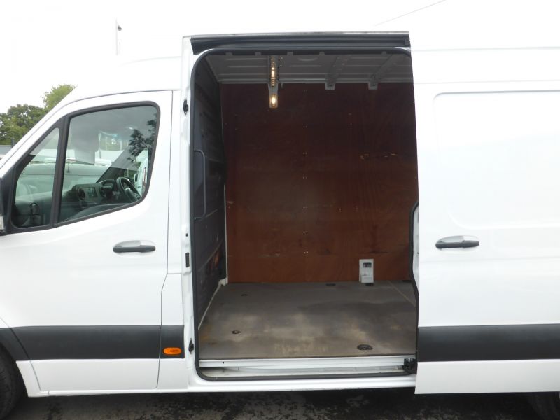 MERCEDES SPRINTER 314 CDI L2 H2 MWB IN WHITE WITH AIR CONDITIONING,DAB RADI,FULL SERVICE HISTORY AND MORE  - 2691 - 18