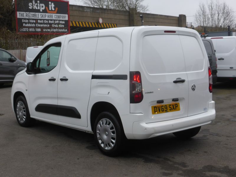 VAUXHALL COMBO 2300 SPORTIVE L1 SWB WITH ONLY 66.000 MILES,AIR CONDITIONING,PARKING SENSORS,BLUETOOTH AND MORE - 2794 - 4