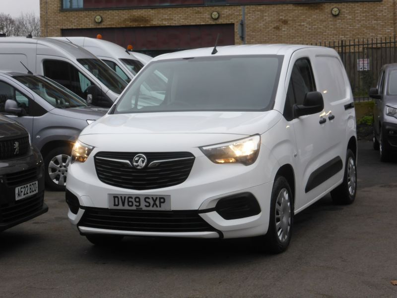 VAUXHALL COMBO 2300 SPORTIVE L1 SWB WITH ONLY 66.000 MILES,AIR CONDITIONING,PARKING SENSORS,BLUETOOTH AND MORE - 2794 - 19