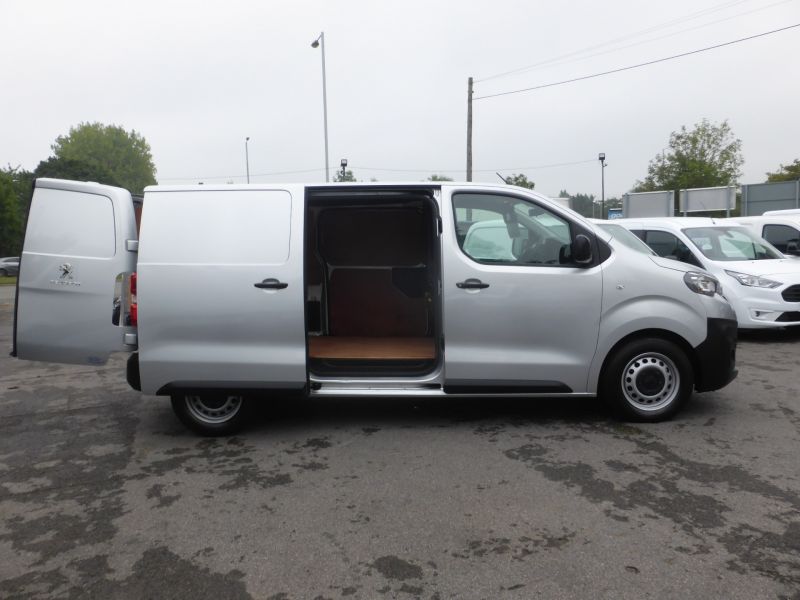 PEUGEOT EXPERT 1400 M PROFESSIONAL 2.0 IN SILVER,ONLY 28.000 MILES,AIR CONDITIONING,PARKING SENSORS **** SOLD **** - 2722 - 18