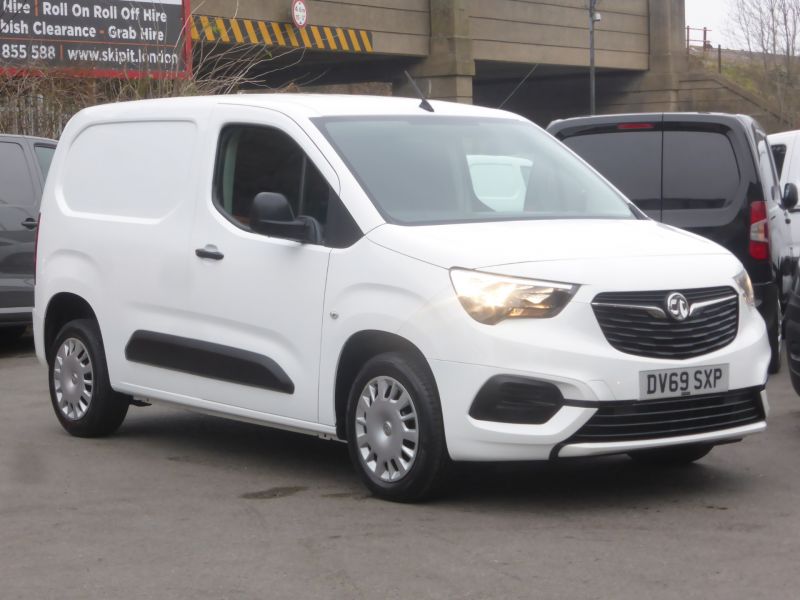 VAUXHALL COMBO 2300 SPORTIVE L1 SWB WITH ONLY 66.000 MILES,AIR CONDITIONING,PARKING SENSORS,BLUETOOTH AND MORE - 2794 - 22