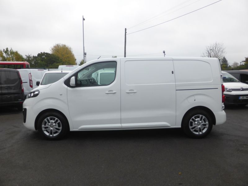 VAUXHALL VIVARO 2700 SPORTIVE L1 SWB WITH SAT NAV,AIR CONDITIONING,PARKING SENSORS AND MORE - 2748 - 9