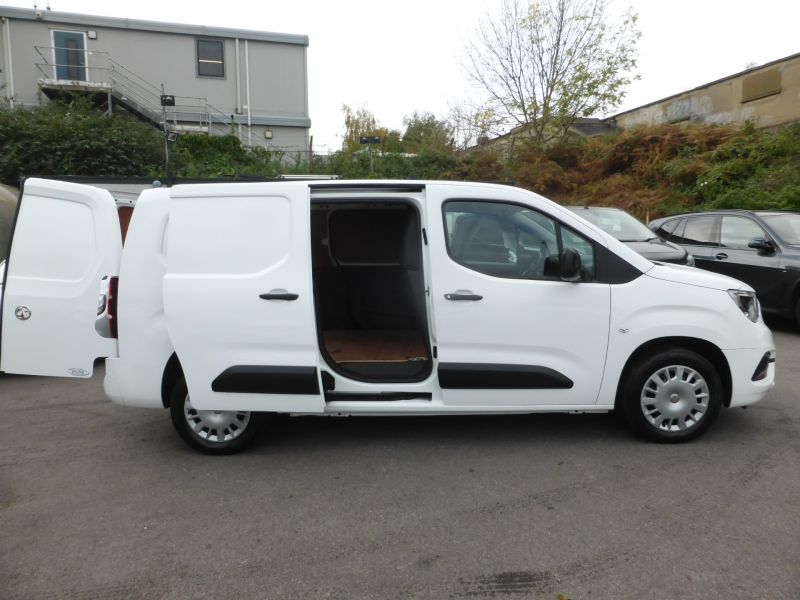 VAUXHALL COMBO 2300 SPORTIVE L2H1 LWB WITH ONLY 42.000 MILES,AIR CONDITIONING,PARKING SENSORS,BLUETOOTH AND MORE *** SOLD *** - 2752 - 17