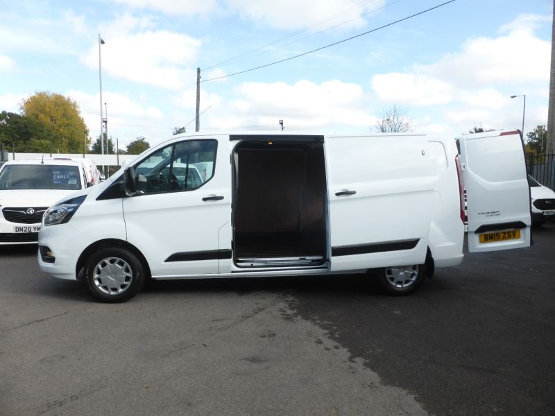 FORD TRANSIT CUSTOM 300 TREND L2 H1 LWB WITH ONLY 56.000 MILES,AIR CONDITIONING,PARKING SENSORS,CRUISE CONTROL,BLUETOOTH AND MORE - 2744 - 9