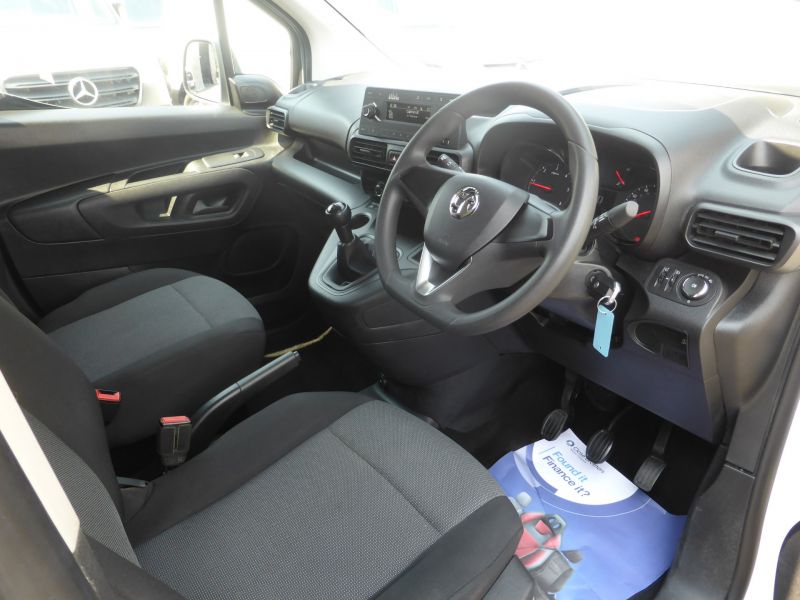 VAUXHALL COMBO 2300 EDITION L2H1 LWB WITH ELECTRIC MIRRORS,BLUETOOTH,DAB RADIO AND MORE  - 2681 - 13