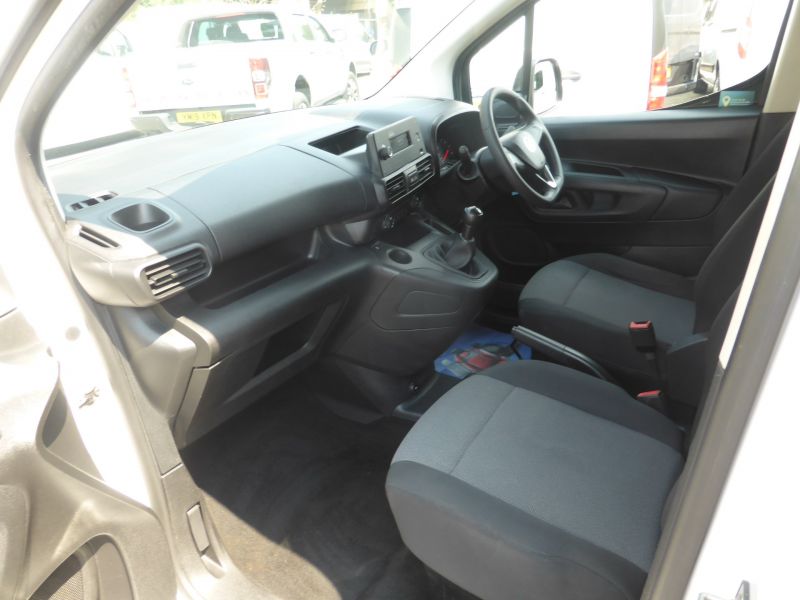 VAUXHALL COMBO 2300 EDITION L2H1 LWB WITH ELECTRIC MIRRORS,BLUETOOTH,DAB RADIO AND MORE  - 2681 - 15