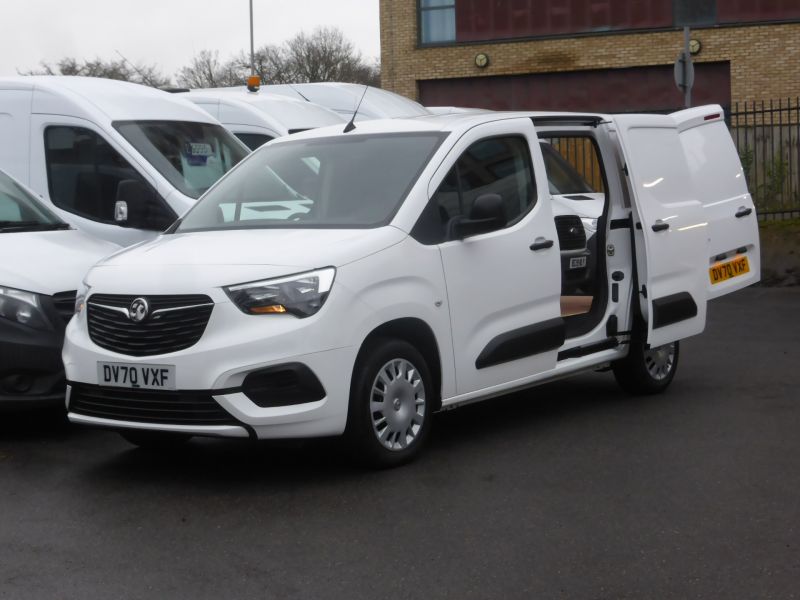 VAUXHALL COMBO 2300 SPORTIVE L1 SWB WITH ONLY 30.000 MILES,AIR CONDITIONING,PARKING SENSORS,CRUISE CONTROL AND MORE - 2780 - 2