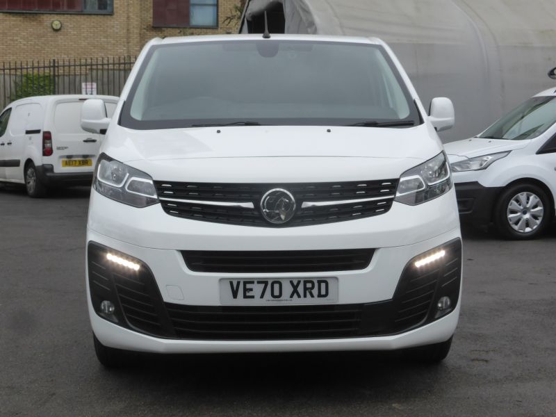 VAUXHALL VIVARO 2700 SPORTIVE L1 SWB WITH SAT NAV,AIR CONDITIONING,PARKING SENSORS AND MORE - 2748 - 24