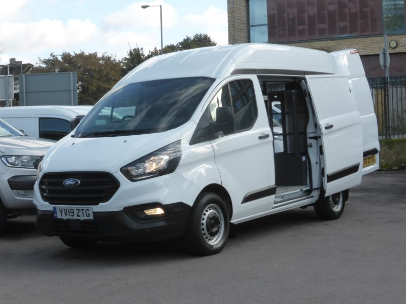 FORD TRANSIT CUSTOM 300 L1 H2 SWB HIGH ROOF WITH AIR CONDITIONING,FRONT+REAR PARKING SENSORS,RACKING SYSTEM AND MORE - 2747 - 2