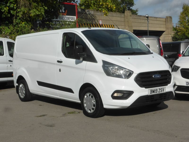 FORD TRANSIT CUSTOM 300 TREND L2 H1 LWB WITH ONLY 56.000 MILES,AIR CONDITIONING,PARKING SENSORS,CRUISE CONTROL,BLUETOOTH AND MORE - 2744 - 3