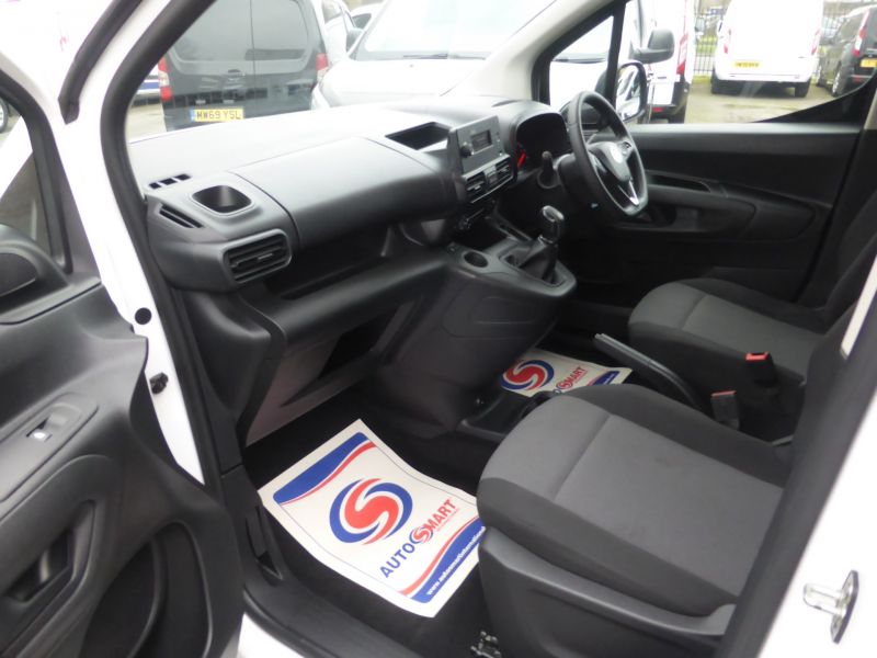 VAUXHALL COMBO 2300 SPORTIVE L1 SWB WITH ONLY 66.000 MILES,AIR CONDITIONING,PARKING SENSORS,BLUETOOTH AND MORE - 2794 - 13