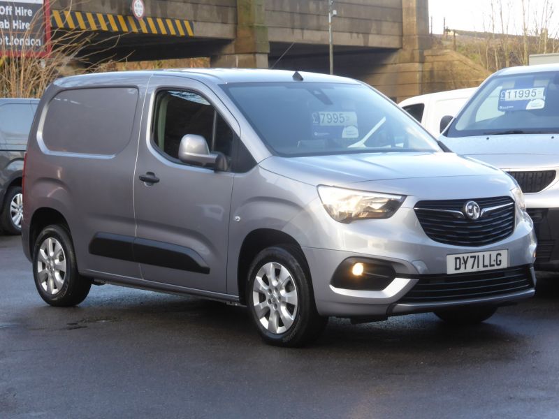 VAUXHALL COMBO 2000 GRIFFIN EDITION L1 SWB IN SILVER,ALLOY WHEELS,AIR CONDITIONING,PARKING SENSORS AND MORE - 2802 - 3