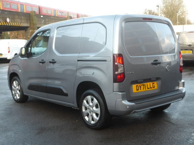 VAUXHALL COMBO 2000 GRIFFIN EDITION L1 SWB IN SILVER,ALLOY WHEELS,AIR CONDITIONING,PARKING SENSORS AND MORE - 2802 - 4