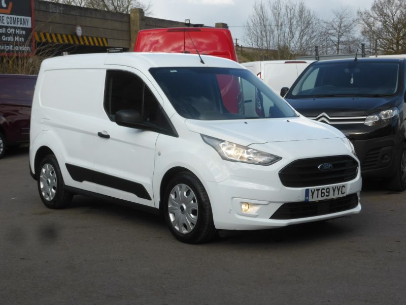 FORD TRANSIT CONNECT 220 TREND AUTOMATIC L1 SWB WITH ONLY 41.000 MILES,SAT NAV,AIR CONDITIONING,REAR CAMERA,PARKING SENSORS + MORE  - 2827 - 4