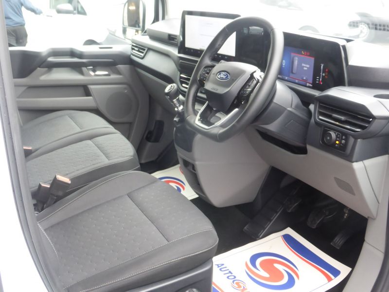 FORD TRANSIT CUSTOM 300 LIMITED ECOBLUE L1 SWB WITH 14.000 MILES,AIR CONDITIONING,REAR PARK ASSIST CAMERA,PARKING SENSORS AND MORE *** SOLD *** - 2811 - 13