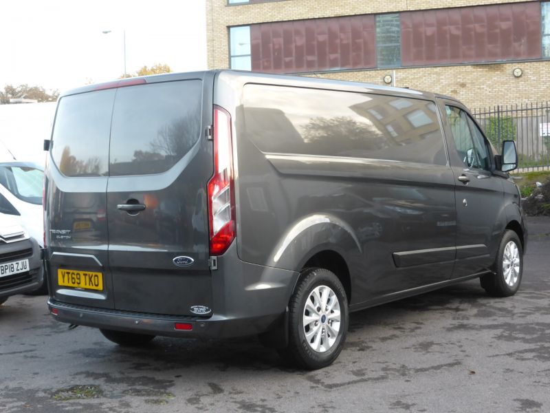 FORD TRANSIT CUSTOM 300 LIMITED ECOBLUE L2 LWB IN GREY WITH ONLY 27.000 MILES, AIR CONDITIONING,PARKING SENSORS,HEATED SEATS AND MORE - 2759 - 6