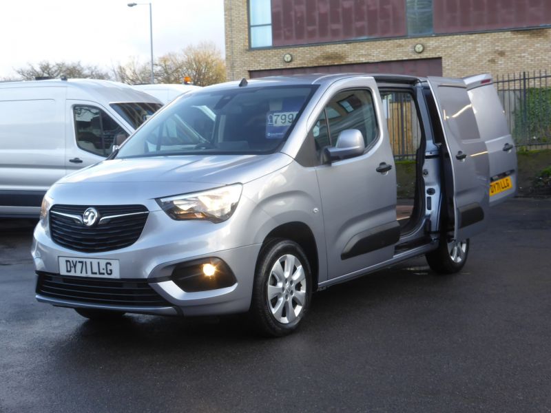 VAUXHALL COMBO 2000 GRIFFIN EDITION L1 SWB IN SILVER,ALLOY WHEELS,AIR CONDITIONING,PARKING SENSORS AND MORE - 2802 - 2